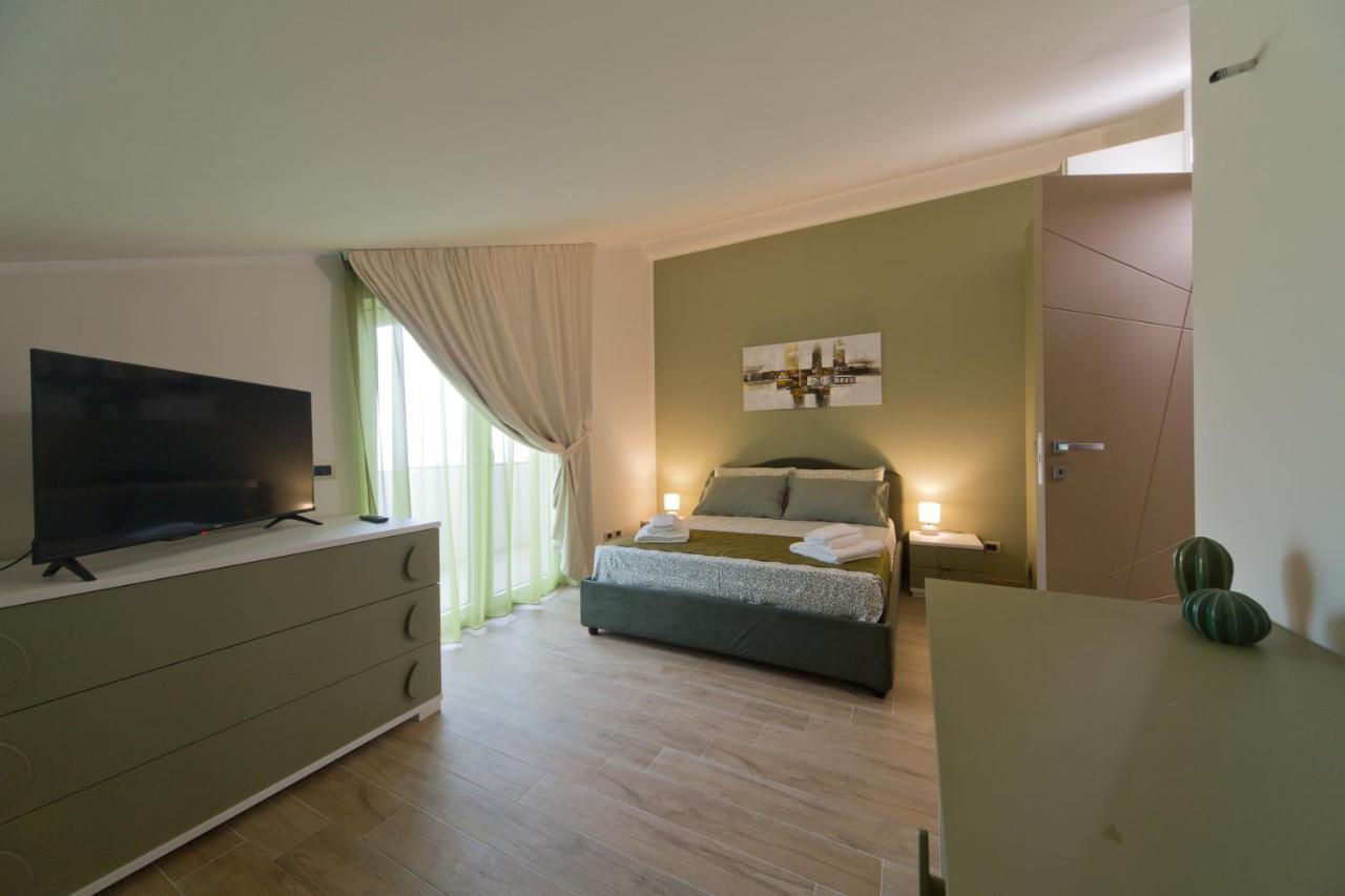 Slow Chic Apartment Beb Policlinico Messina Eksteriør billede